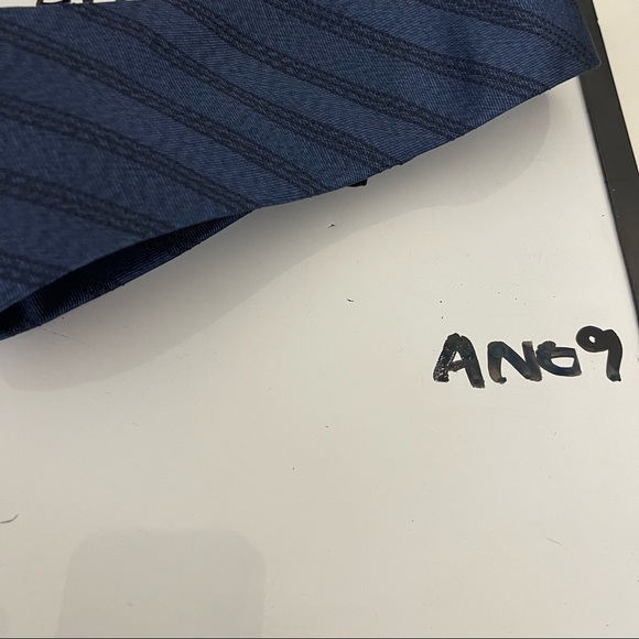 Banana Republic Men’s Blue Tie - Picture 3 of 3